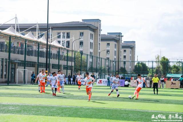 拜仁官方向巴黎道歉 球迷拉横幅未得到拜仁授权