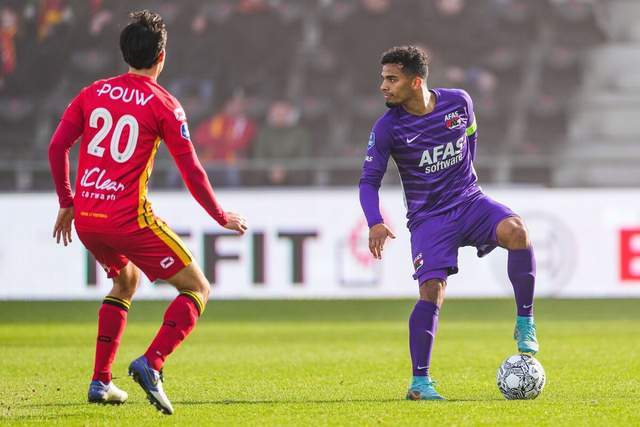 英超-小克鲁伊维特点射 曼联主场0-3伯恩茅斯